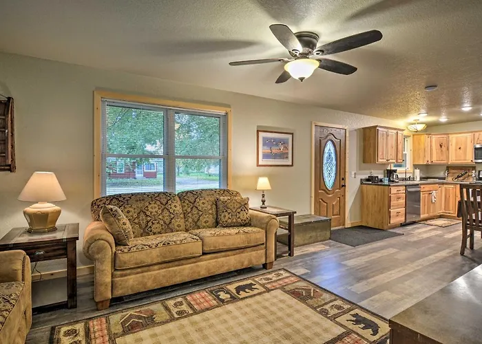 Pet-Friendly Petoskey Area Cabin, Walk To River!